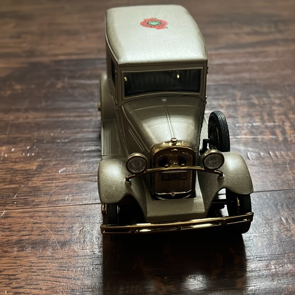 canadian tire original car 100th anniversary display car piggy bank - Picture 4 of 6